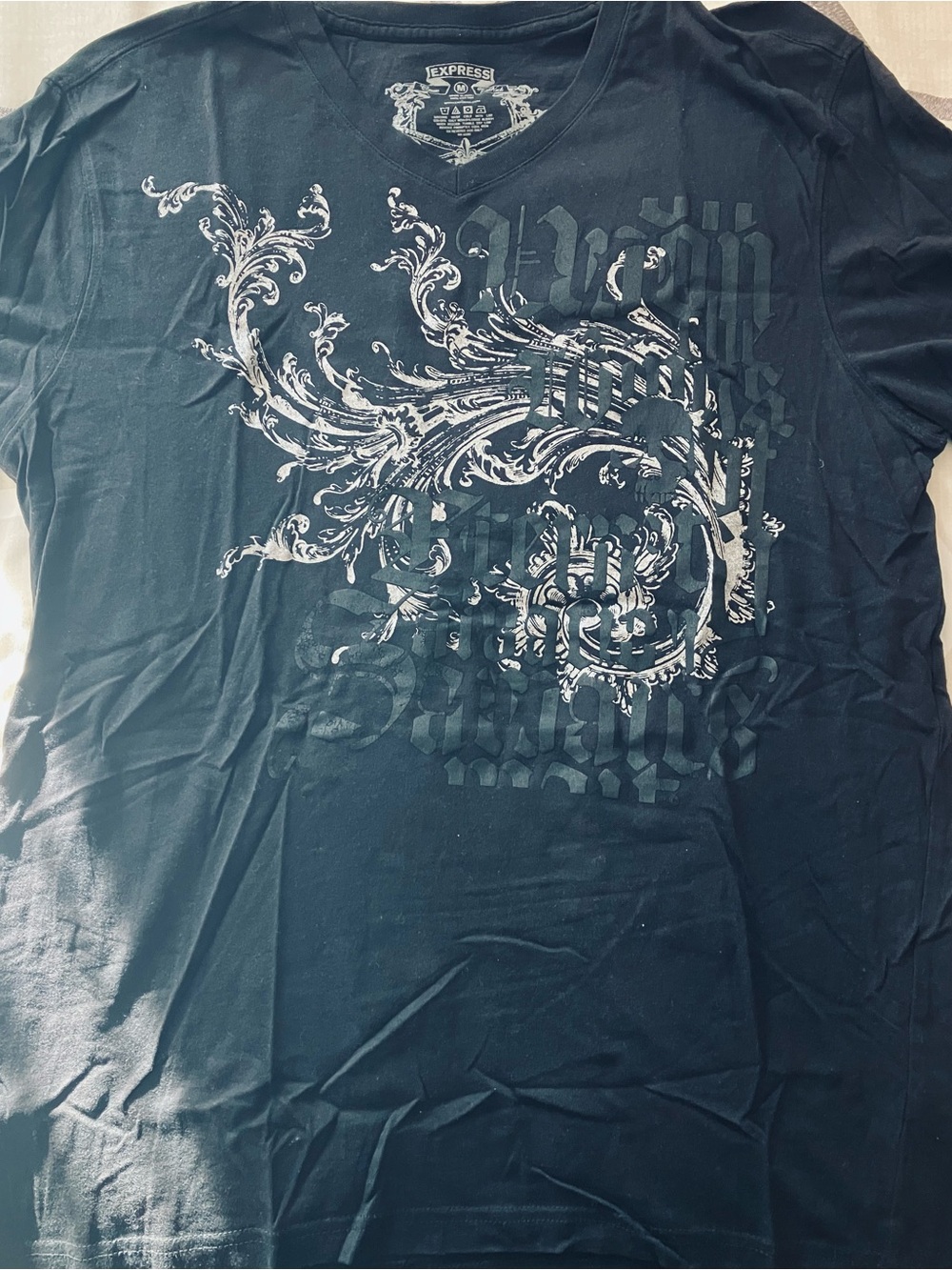 Express Men’s Black Graphic V-Neck Shirt medium